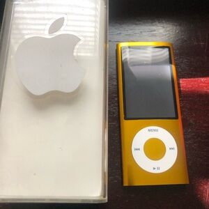 Apple iPod 8GB yellow.